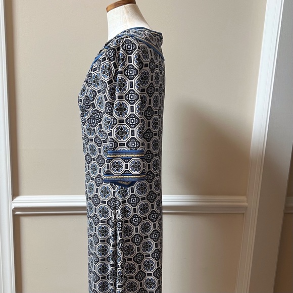 Max Studio Lightweight Pattern Dress - Picture 4 of 6